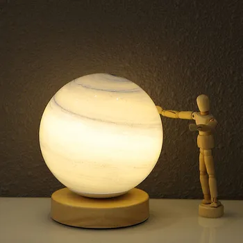 Planetos LED Stalo Lempa Kūrybos Stiklo Kamuolys Naktį Šviesos USB Mediniais Stalo Lempa Namų Miegamojo Puošmena