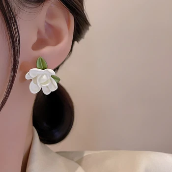 U-Stebuklinga Temperamentas Asimetrija Gardenia Gėlių, Augalų Tabaluoti Earings Moterų Kūrybos Perlų Imitacija Žalia Earings Papuošalai